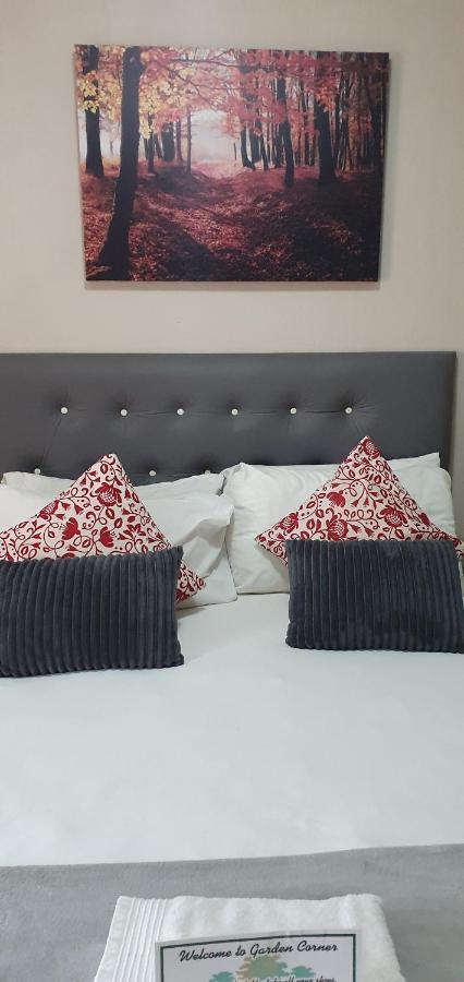 Garden Corner Guesthouse Бофорт Уест Екстериор снимка