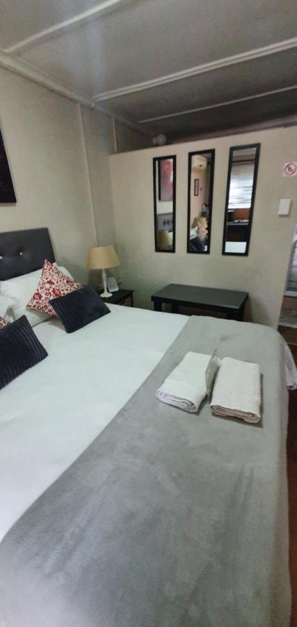 Garden Corner Guesthouse Бофорт Уест Екстериор снимка