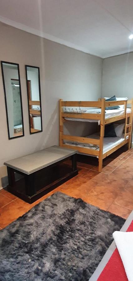 Garden Corner Guesthouse Бофорт Уест Екстериор снимка