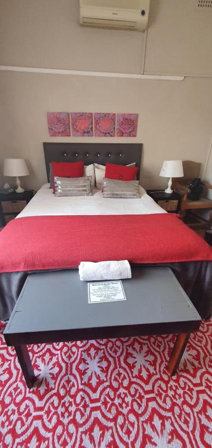 Garden Corner Guesthouse Бофорт Уест Екстериор снимка