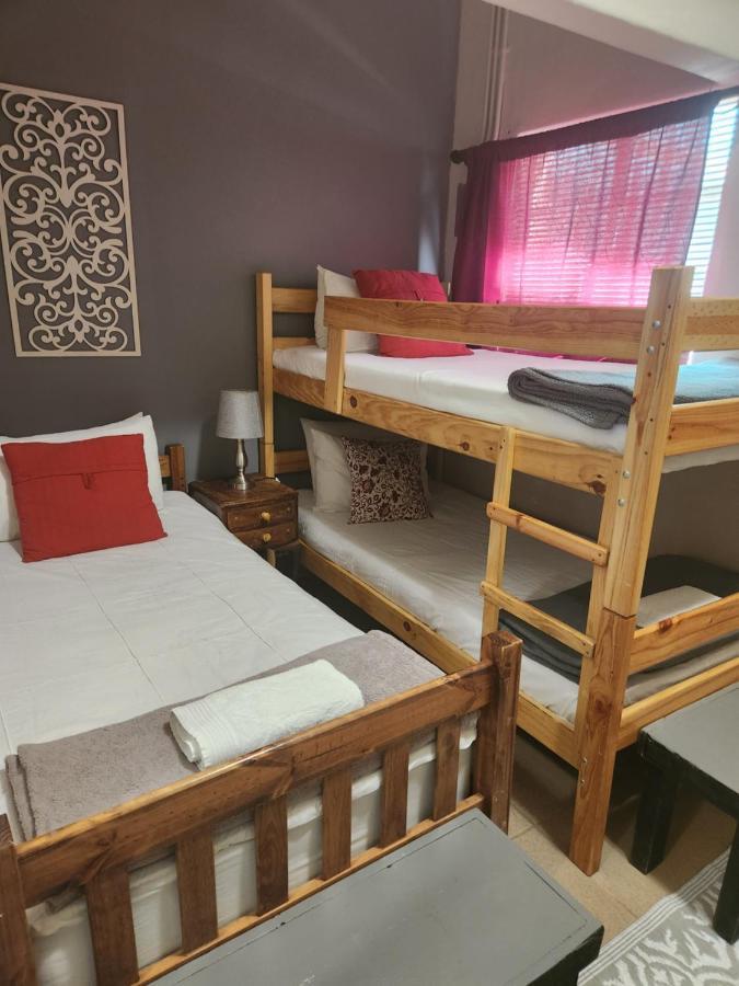 Garden Corner Guesthouse Бофорт Уест Екстериор снимка