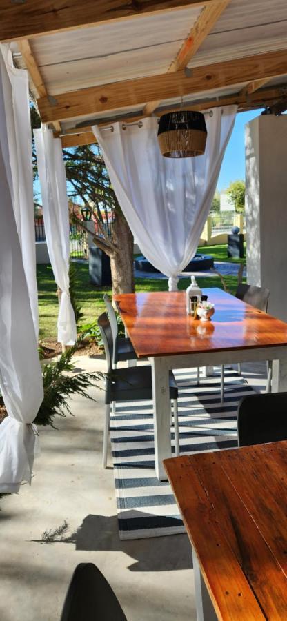 Garden Corner Guesthouse Бофорт Уест Екстериор снимка