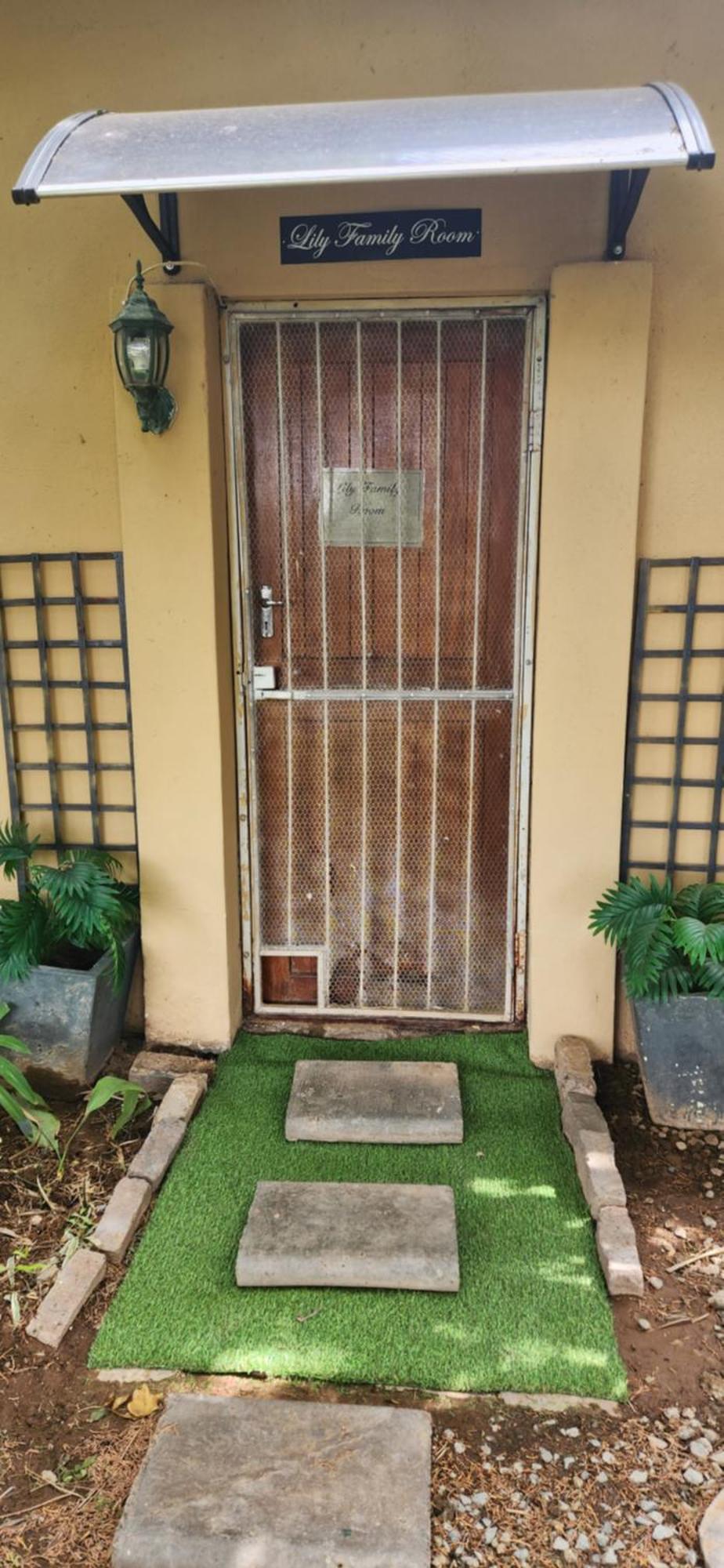 Garden Corner Guesthouse Бофорт Уест Екстериор снимка