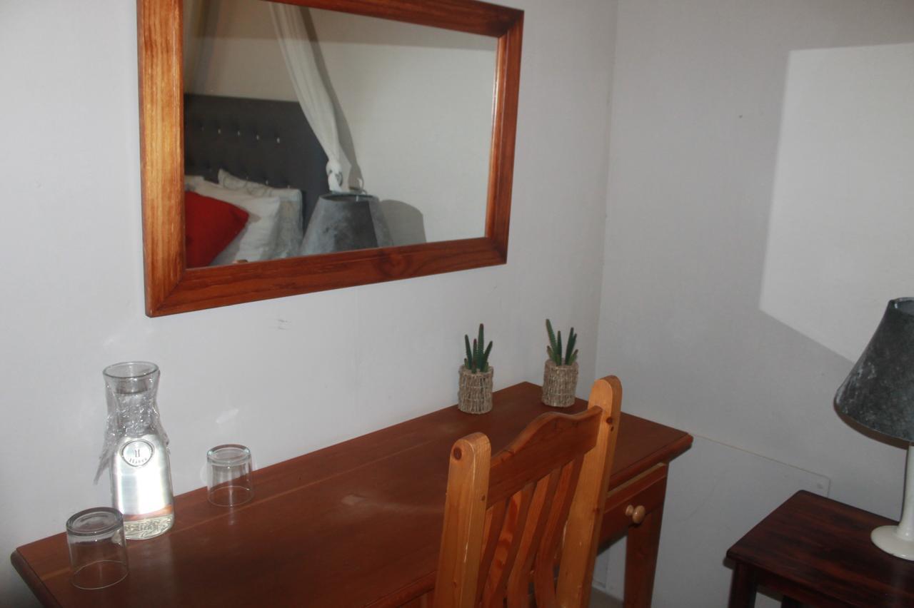 Garden Corner Guesthouse Бофорт Уест Екстериор снимка